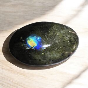 Labradorite Crystal Palmstone (8)‎